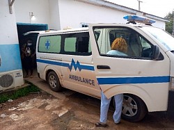 Evacuation d'un malade dans un centre spécialisé pour son traitement