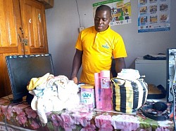Don au centre social de Duekoué pour les enfants de familles démunies