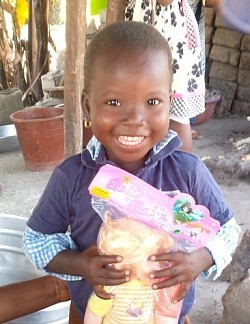 Distribution de jouets par du porte à porte dans les familles démunies